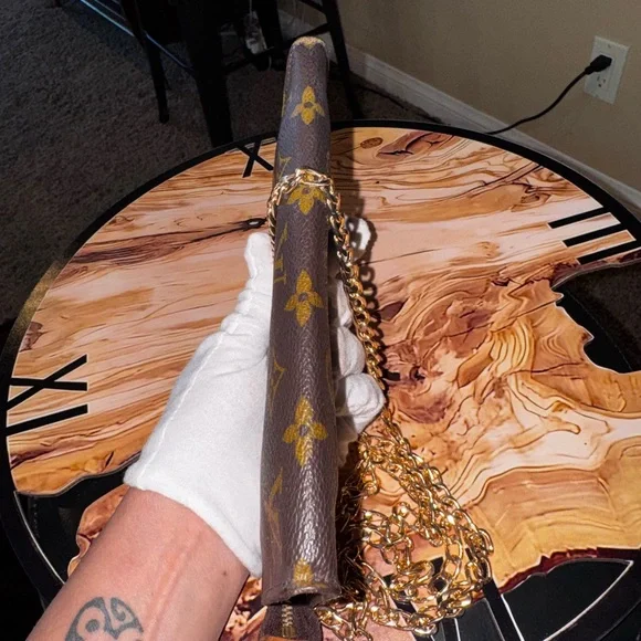 LOUIS VUITTON GM Monogram Pochette/Pouch Mini Bag. - Picture 9 of 13